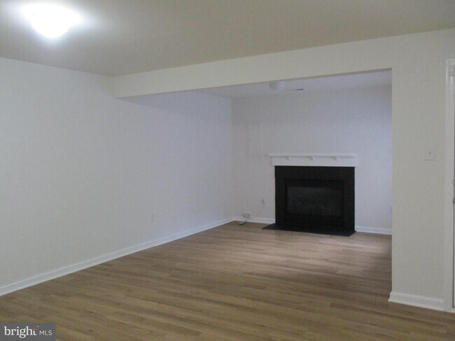Building Photo - 11135 Maryland Manor Ct