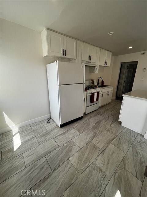 Building Photo - 4518 Normandie Ave