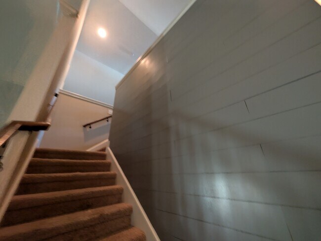 Building Photo - 903 Tanager Pl