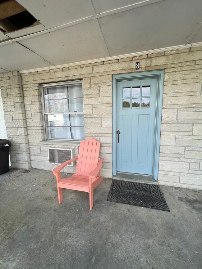 Building Photo - Studio Apt For Rent in Kuttawa Near Lake