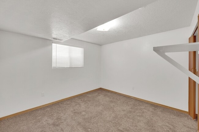 Building Photo - 9325 Quail Hollow Cir