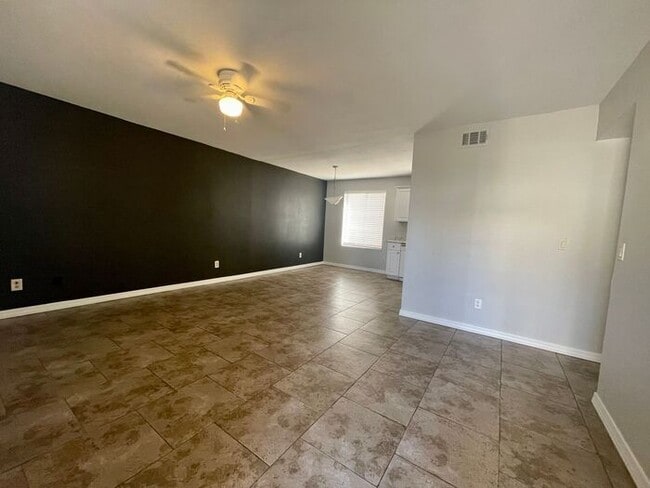 Building Photo - ONE MONTH RENT FREE!! ADORABLE 2BDRM 2BATH RECENTLY REMODELED MESA APARTMENT!