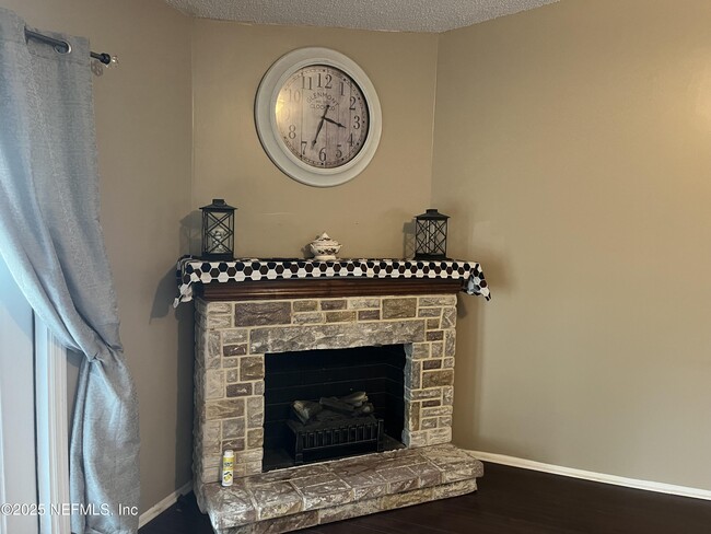 Building Photo - 636 Aquatic Dr