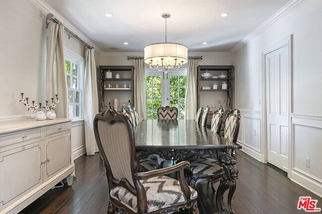 Building Photo - 111 S Glenroy Ave