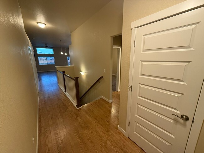 Building Photo - Spacious Modern 5-Bedroom Ranch Home in Hi...