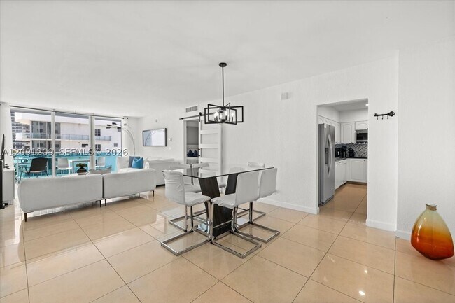 Building Photo - 4001 S Ocean Dr