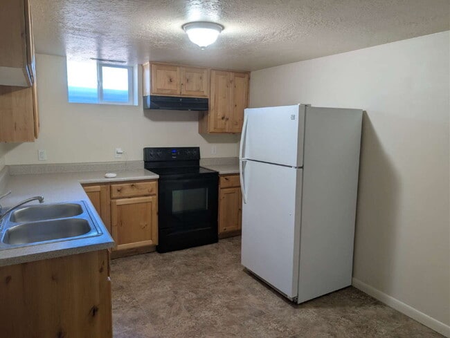 Building Photo - $500 OFF FIRST MONTH Rent 3 Bedroom Basement Apartment | All Utilities & Internet Included | Near...