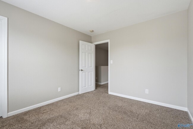 Building Photo - 3262 Lakeland Dr SW