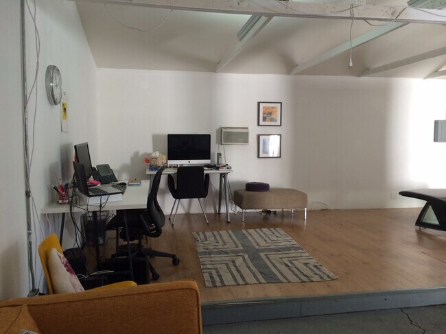 Separate studio/ live workspace - 1444 Silver Lake Blvd