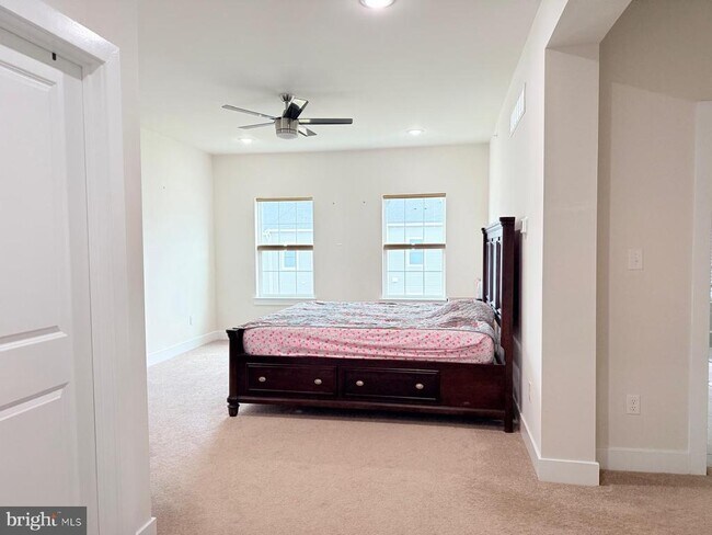 Building Photo - 161 Livingston Ln