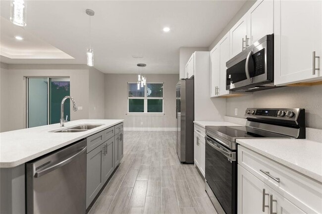 Building Photo - 330 Royal Palm Wy