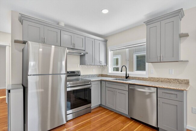 Building Photo - 4938 SE Foster Rd