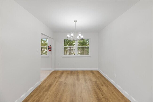 Building Photo - 57 Greenvale Rd