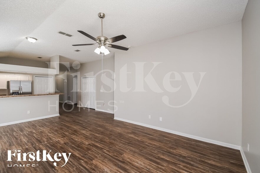 Building Photo - 2956 Centerwood Dr N