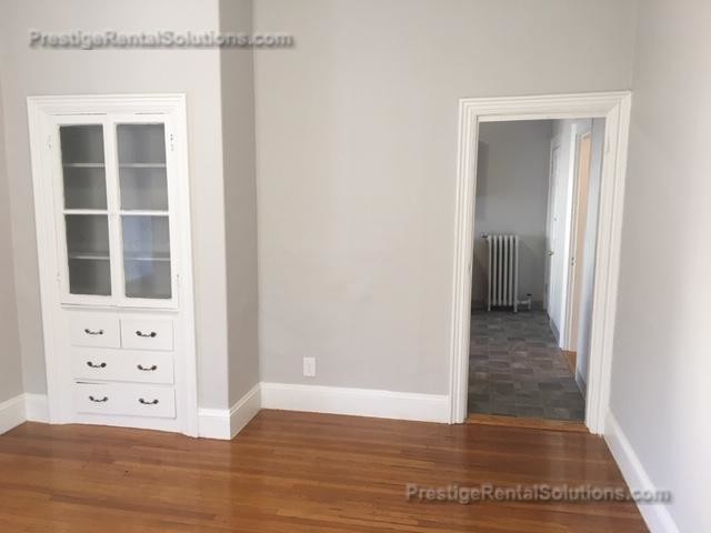 Building Photo - 172 Bigelow St