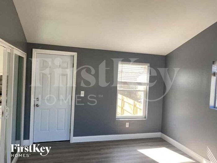Building Photo - 3103 Valleywood Dr