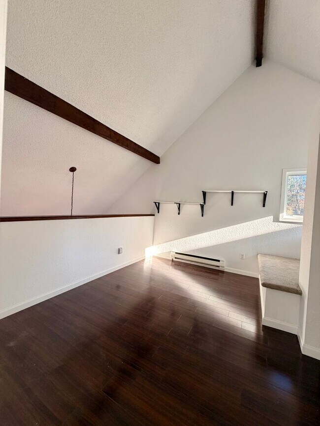 Building Photo - Longfellow Run Townhomes - West Seattle