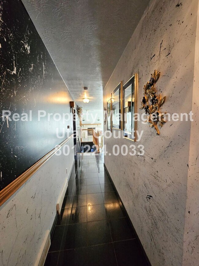 Building Photo - Elk Ridge Home with Unobstructed Valley Views