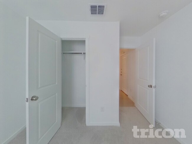 Building Photo - 3028 Yellow Pne Ave