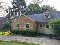 Building Photo - 3323 Lakeshore Dr