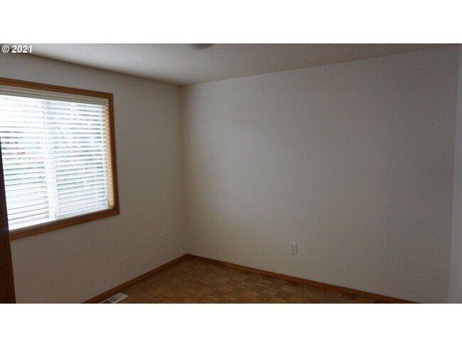 Building Photo - Charming 3-Bedroom Home with Covered Patio...