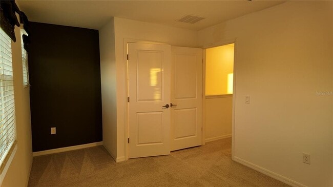 Building Photo - 2004 Viewfinder St