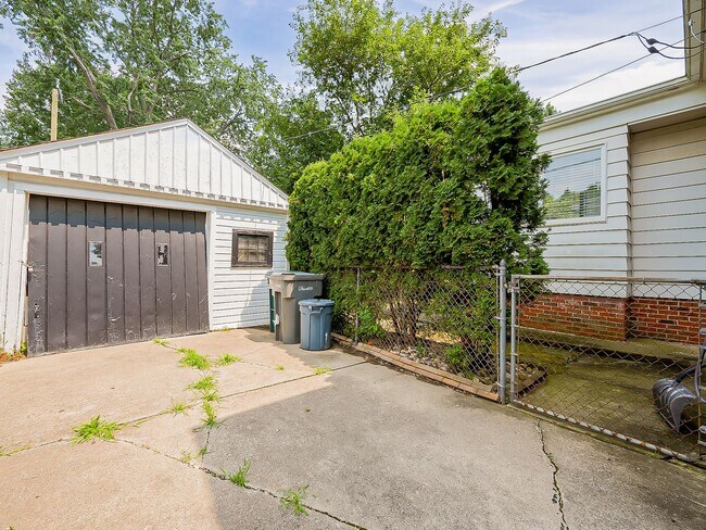 Building Photo - 21530 Olmstead St