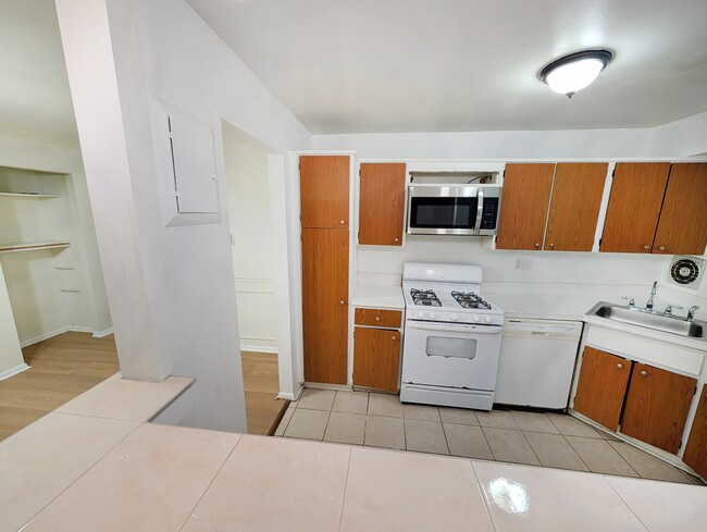 Building Photo - 11402 Cherry Hill Rd