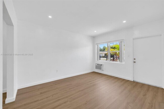 Building Photo - 1315 NE 146th St