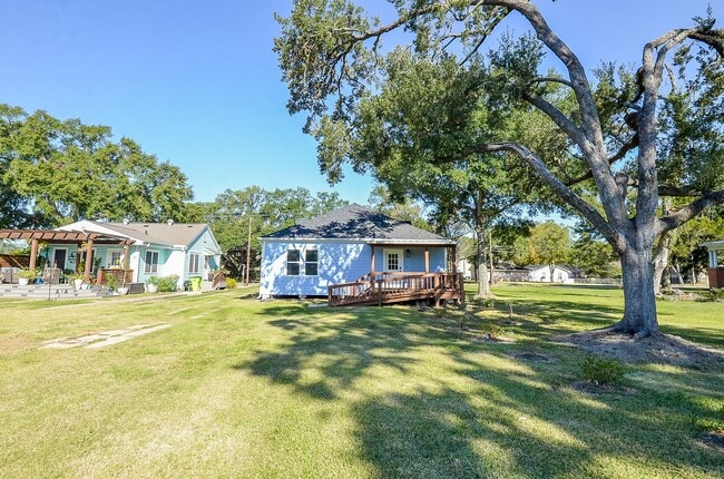 Building Photo - 803 Austin St