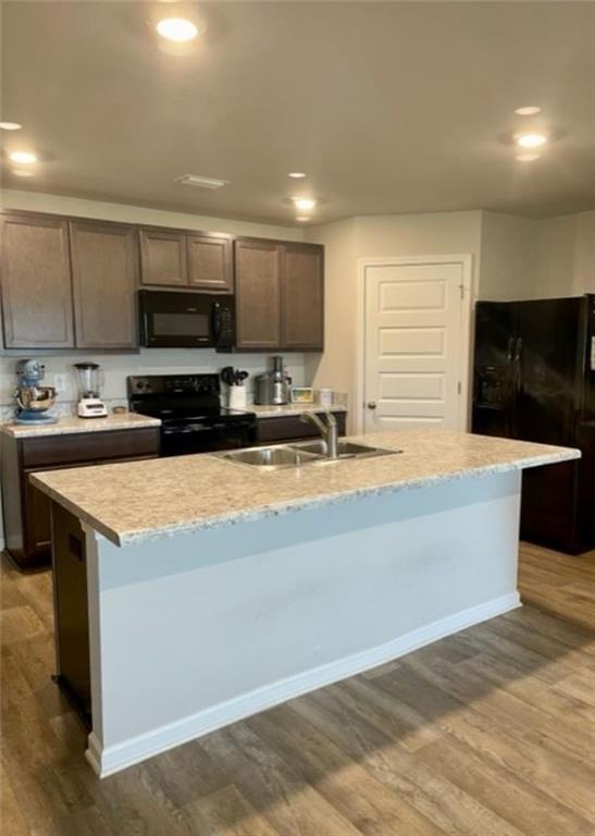 Building Photo - 1518 Majesty Loop