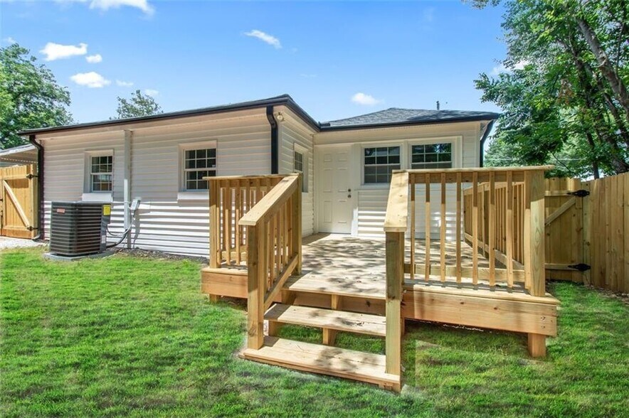 Back Porch - 288 Thornton St SW
