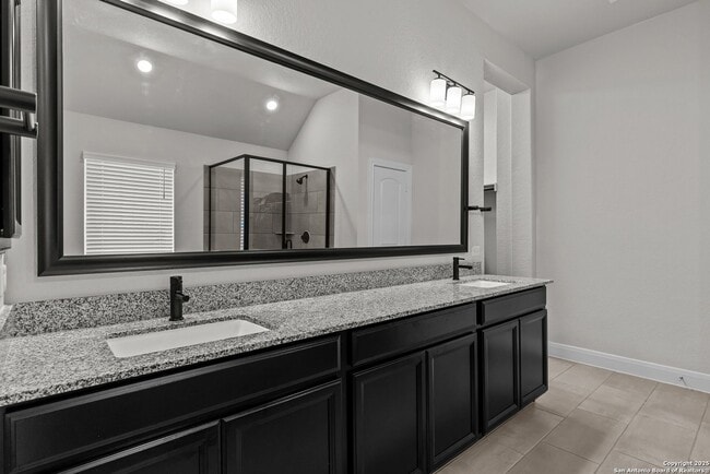 Building Photo - 1318 Tabuenfeld - Excellent, Clean Home, N...