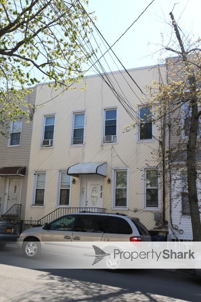 Primary Photo - 60-60-60-56 56th St