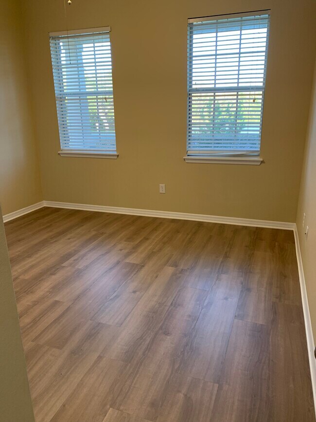 Building Photo - 5452 Mang Pl