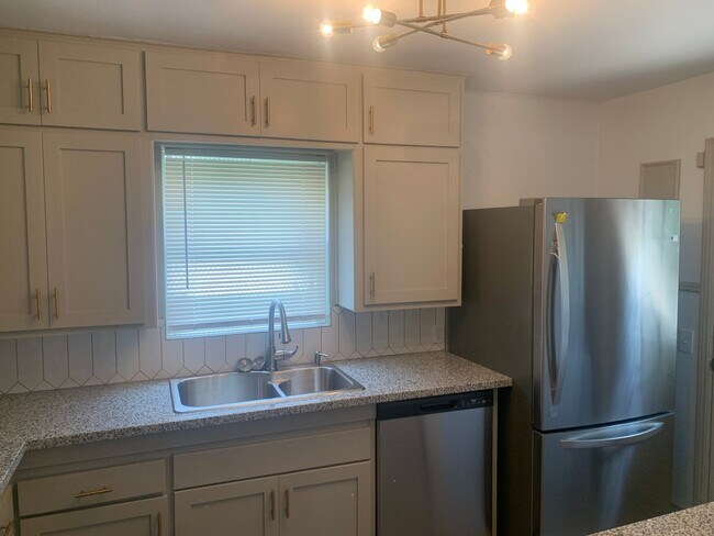 Building Photo - Pre Leasing for fall 2026! 2/1 in Tech Terrace