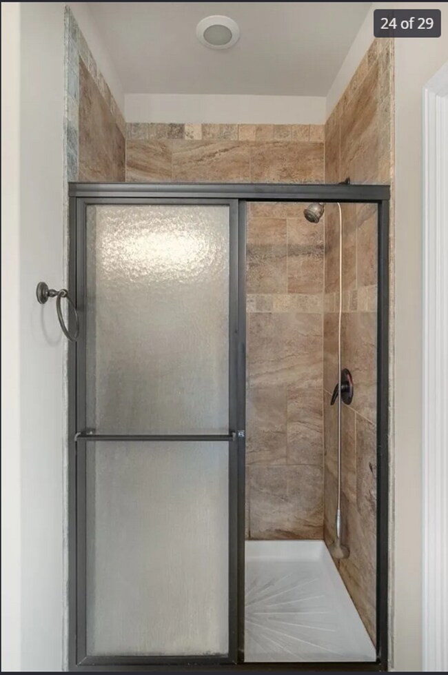 Building Photo - Beautiful 4 Bedroom 3 Full Bathroom DREAM ...
