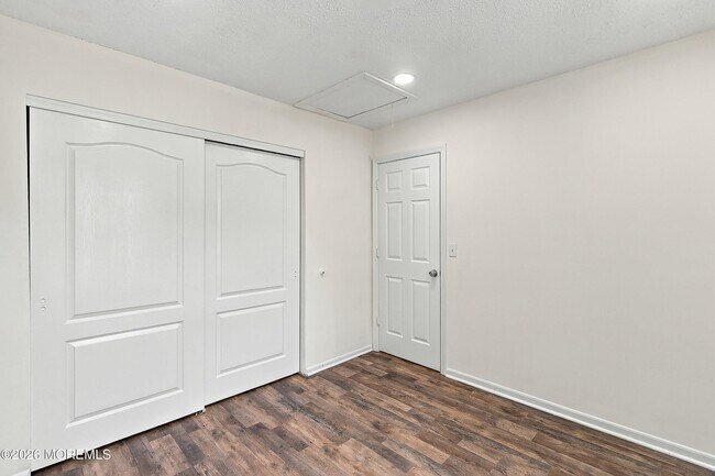 Building Photo - 707 Hatchery Ct
