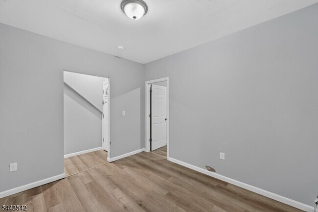Building Photo - 439 7th Ave