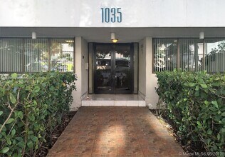 Building Photo - 1035 West Ave