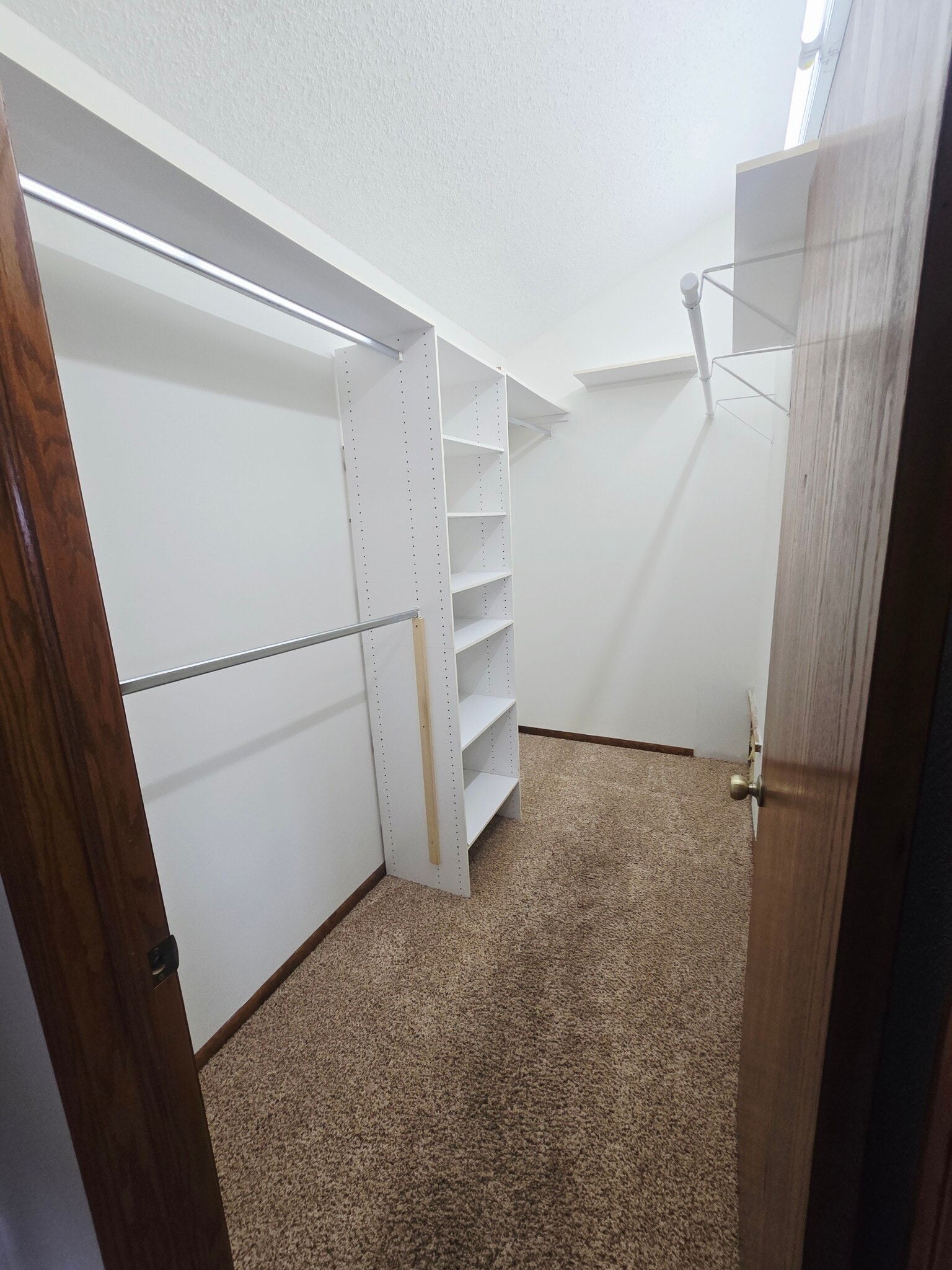 Building Photo - 8145 S White Oak Dr