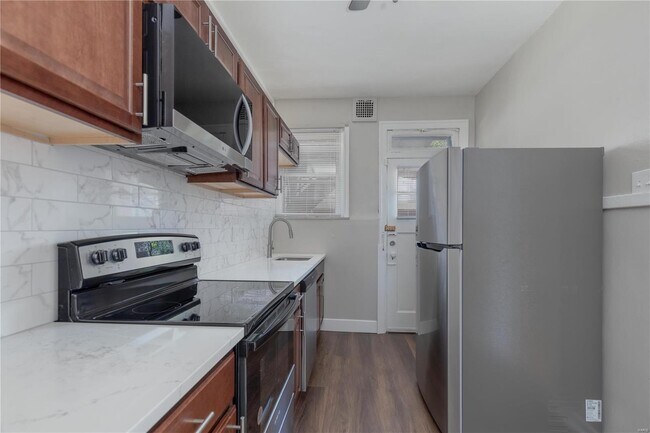 Building Photo - 7234 Amherst Ave