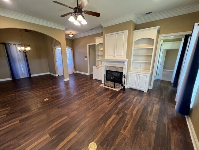 Building Photo - Must See!  Beautiful 4 bd, 3 ba home in co...