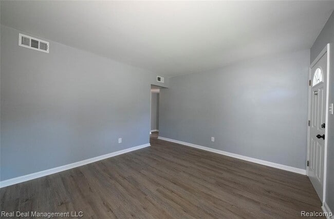 Building Photo - 110 W Tennyson Ave