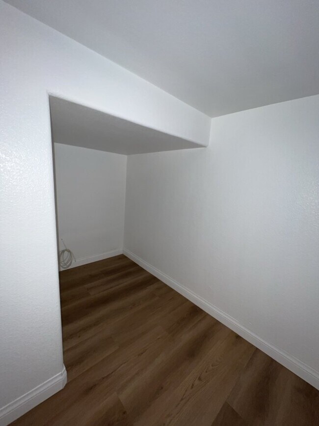 Building Photo - Encounter the ultimate luxury living exper...