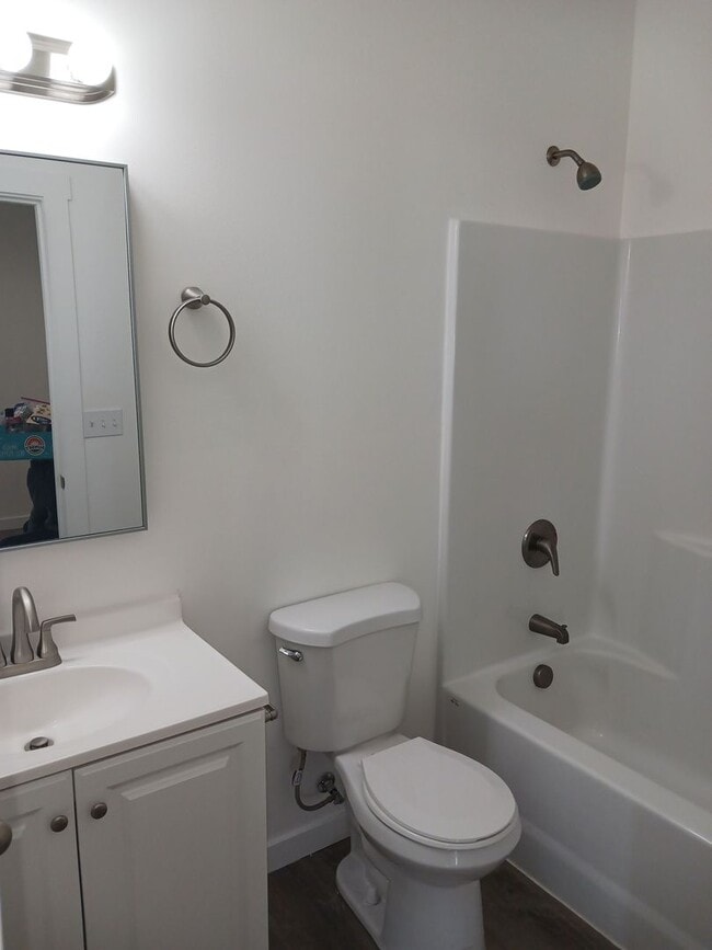 Building Photo - Almost new 3 bedroom, 3 bath Townhome