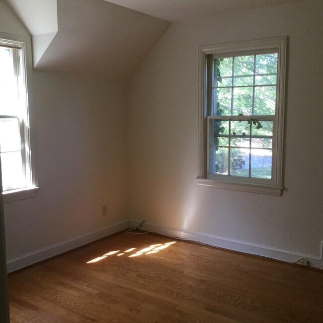 Building Photo - VERY NICE HOME IN EDGEMOOR SUBDIVISION