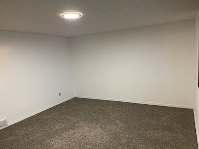 Building Photo - Waterfront! Sunset views! 3 bdrms! Attached garage! Private driveway!