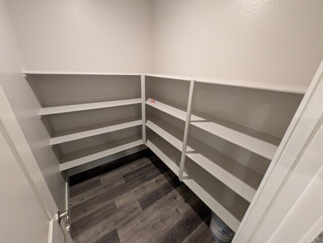 Building Photo - 1039 Forest Falcon Dr