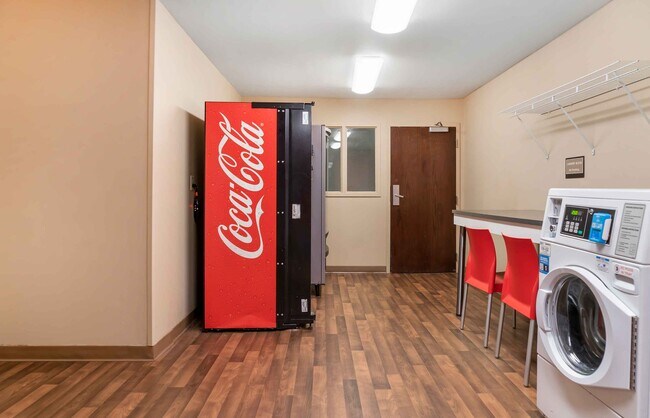 Building Photo - Furnished Studio-Detroit - Sterling Heights